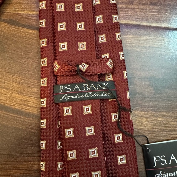 JOS. A. BANK Burgundy Square Pattern Tie - Picture 2 of 9